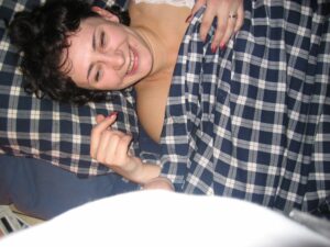 Read more about the article Anonyme, la Voisine Secrète : Mon Pulsion Interdite au Palier avec Lui