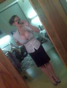 Read more about the article Anonyme, la Voisine : Cordes et Frissons au Palier