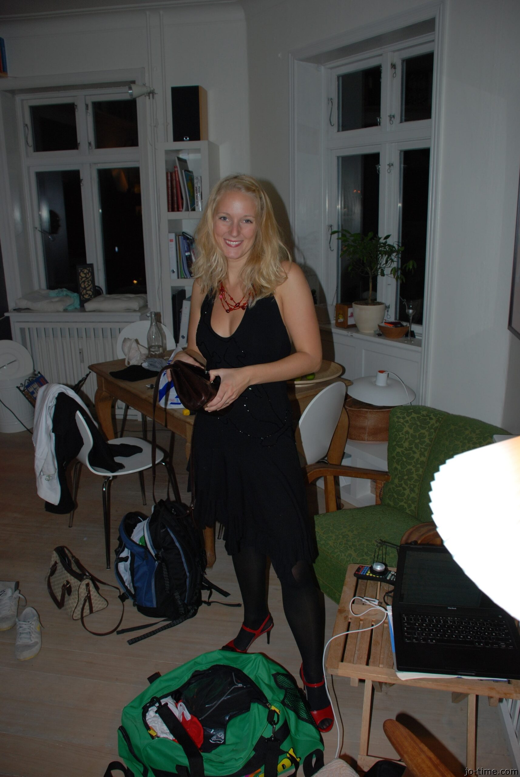 Read more about the article Confession d’Anonyme : Ma première baise torride avec le voisin du troisième étage