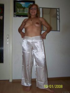 Read more about the article Confession d’Anonyme : Le Frisson Interdit du Palier avec Mon Voisin