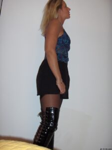 Read more about the article Le Secret du Palier : Confessions d’Anonyme, la Voisine aux Plaisirs Interdits