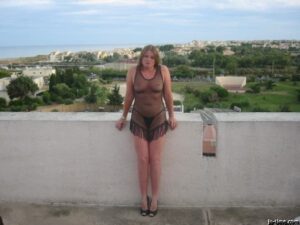 Read more about the article Confessions d’Anonyme : Le Frisson Interdit du Palier avec mon Voisin