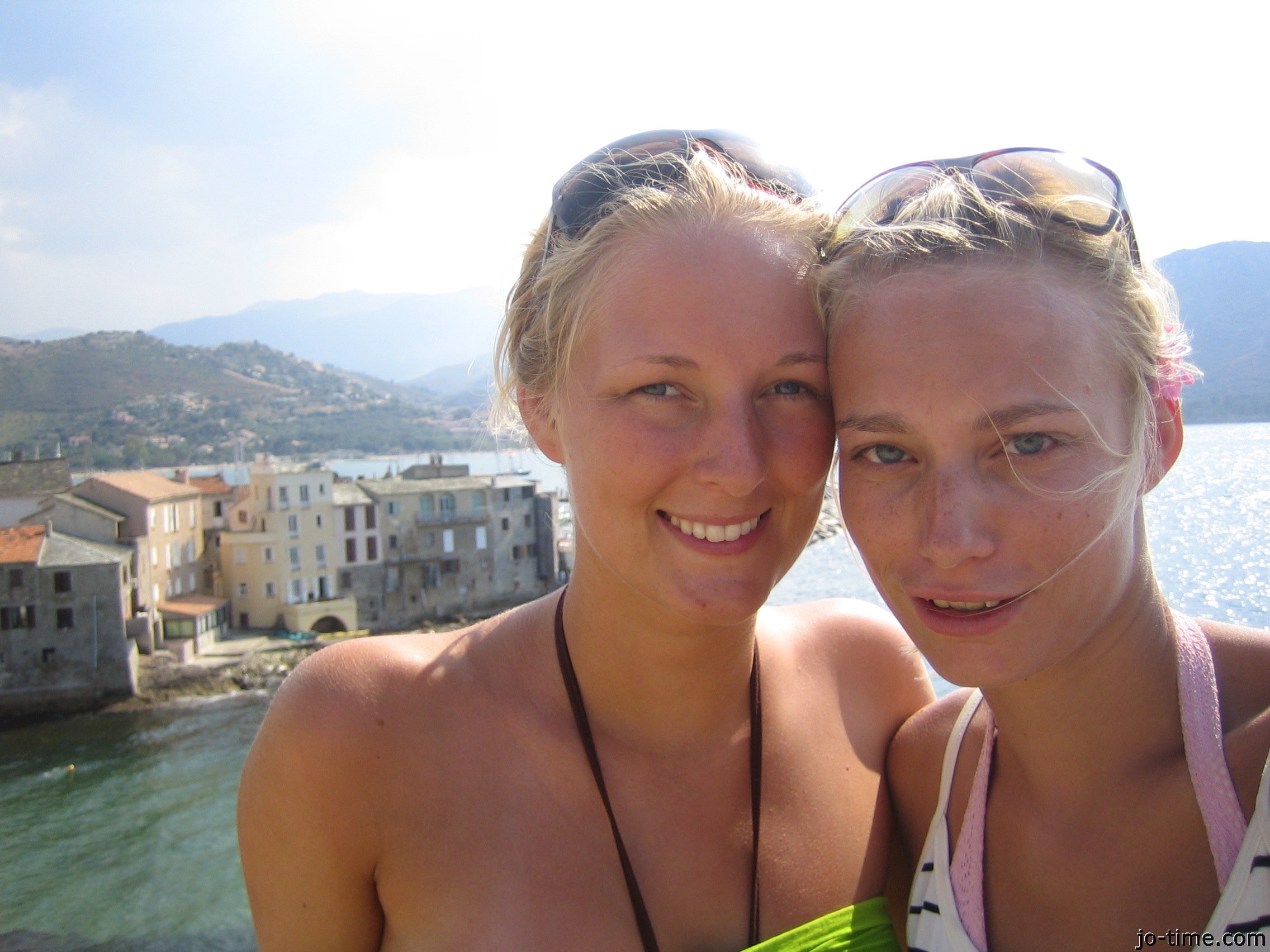 Read more about the article Anonyme Confesse: Le Frisson Interdit du Palier avec Élodie