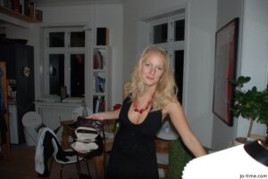 Read more about the article Confessions d’Anonyme : Ma Baise Risquée avec le Voisin du Palier