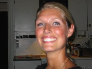 Read more about the article Les Peintres du Cinquième : Mon Secret Torride sur le Toit de l’Immeuble