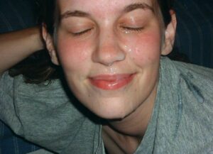 Read more about the article Confession Anonyme : Le Frisson Interdit du Palier avec Mon Voisin