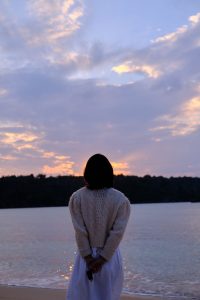Read more about the article Confessions Anonymes : Le Frisson Interdit de Ma Voisine à Leblon