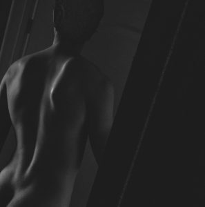 Read more about the article Ma Voisine Noire Dominante : Le Frisson Interdit du Palier