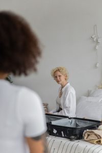 Read more about the article Confession d’une voisine anonyme : sexe torride sur le palier avec mon amant du quartier
