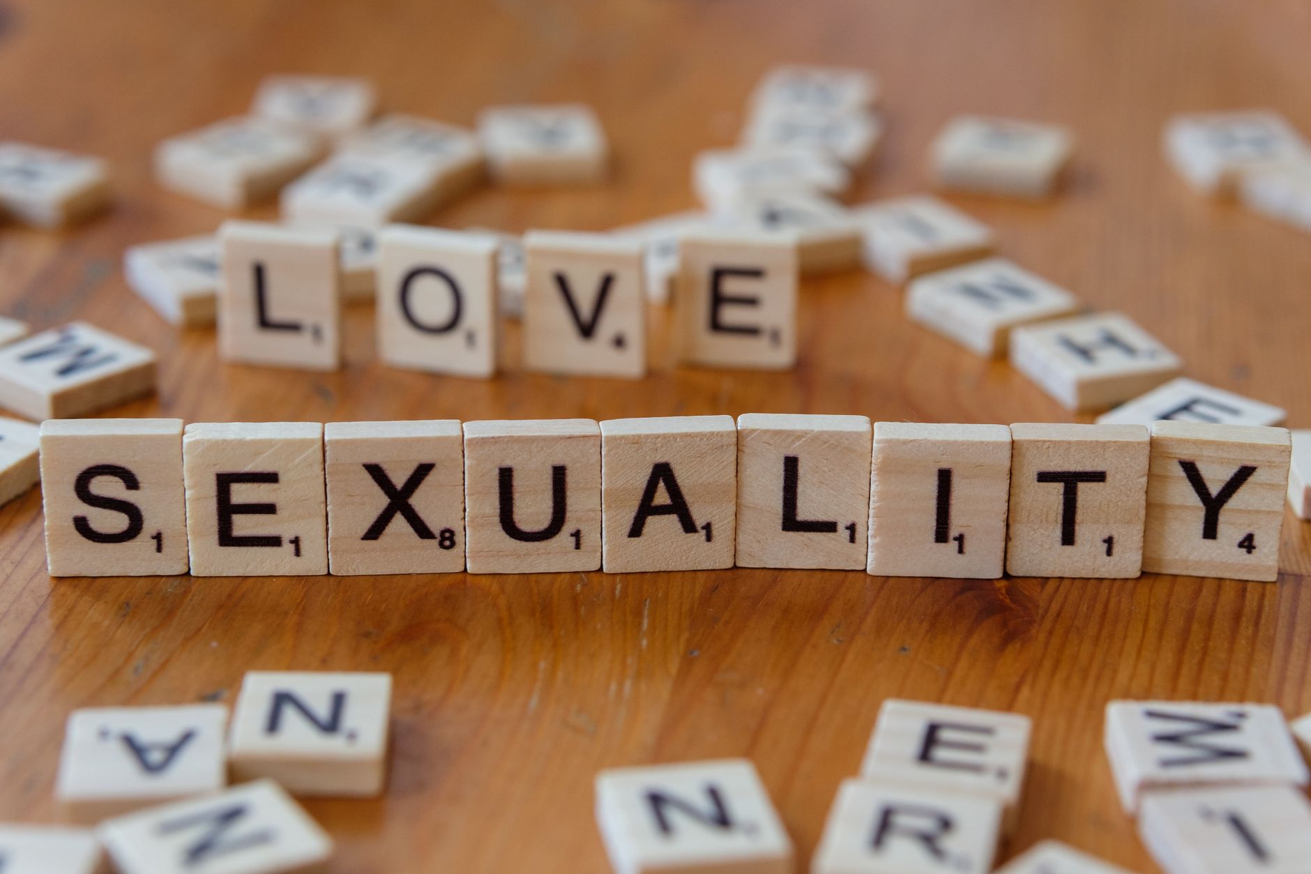 Read more about the article Anonyme : Ma Baise Moite avec les Apprentis dans la Chambre du Chantier